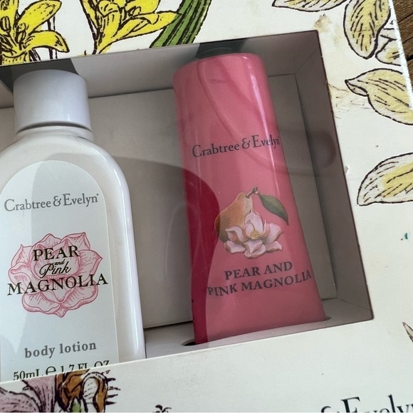 Crabtree and Evelyn Pear and Pink Magnolia Travel Size Gift Set New in Box - Picture 4 of 14